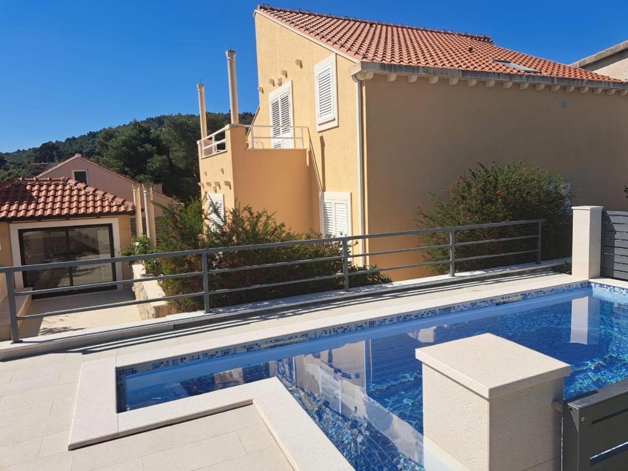 Villa "Amber" With A Pool Mlini Dış mekan fotoğraf